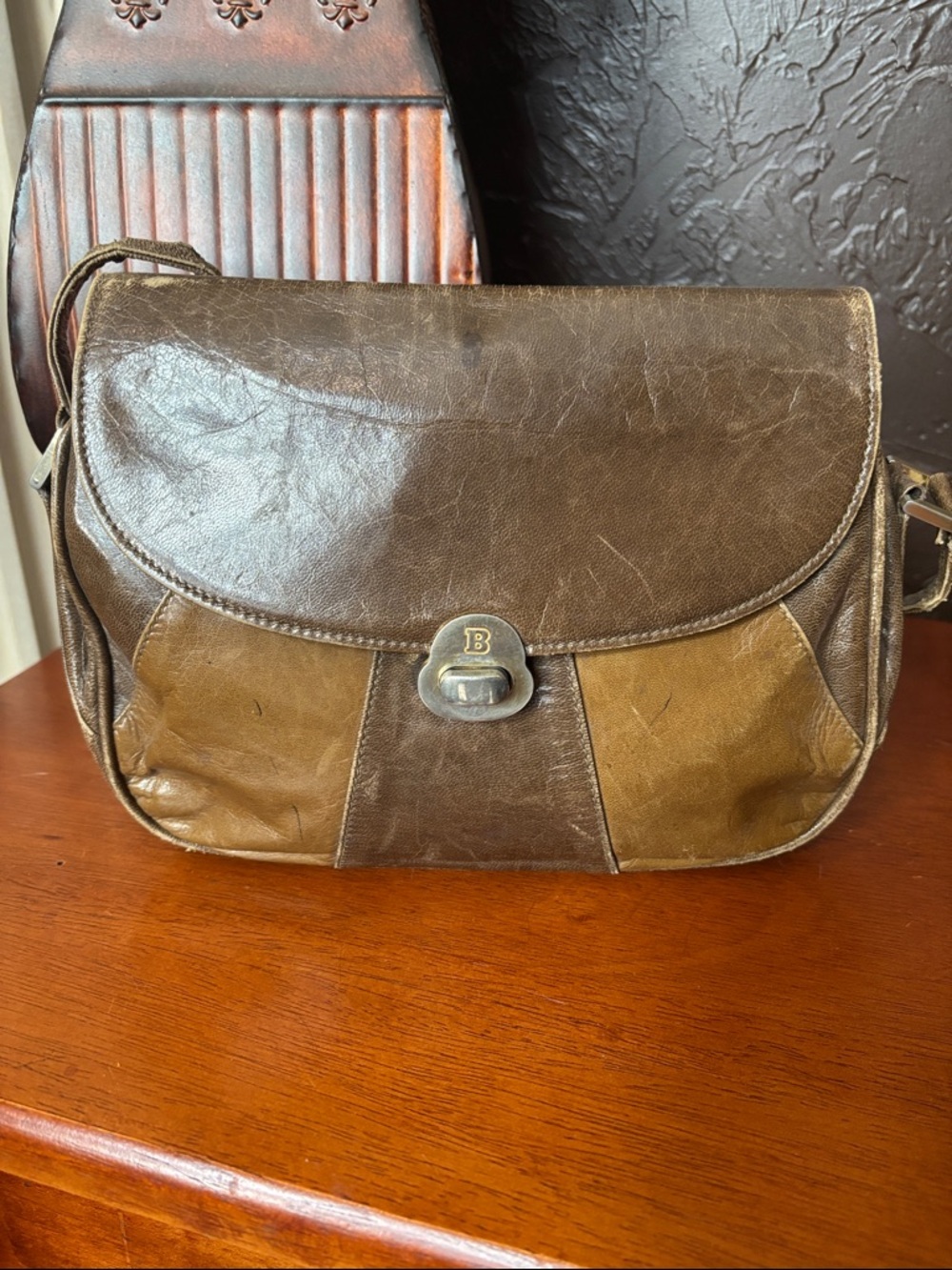 Vintage Bally International Italy Brown Leather Crossbody Turn Lock Shoulder Bag